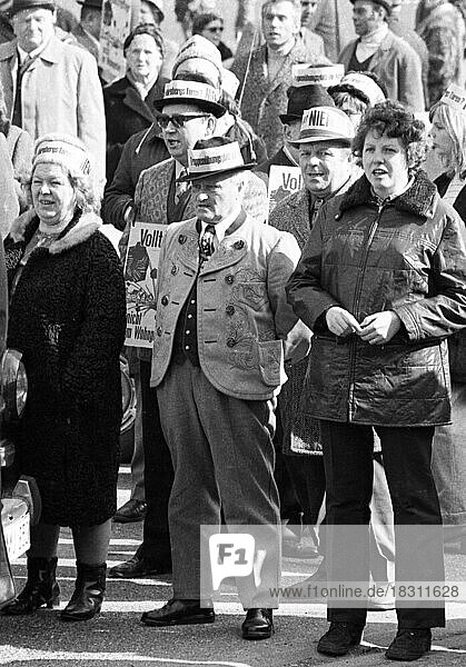 Gegen ein US-Truppenuebungsplatz im Nuernberger Reichswald protestierten am 14. 3. 1973 in Bonn mehrere hundert Buerger aus Nuernberg  Deutschland  Europa