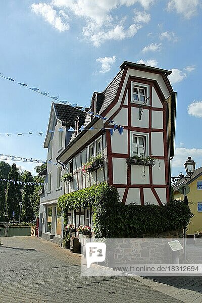 Schmales Fachwerkhaus in Remagen  Rheinland-Pfalz  Oberes Mittelrheintal  Deutschland  Europa