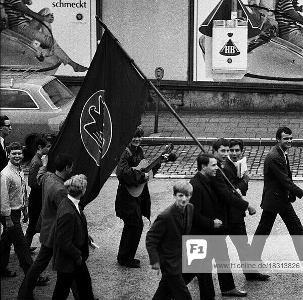 In 1968  the IG Metall reacted to the emergency laws of the federal government with a congress Emergency Youth Report and demonstrations in Duisburg  Germany  Europe