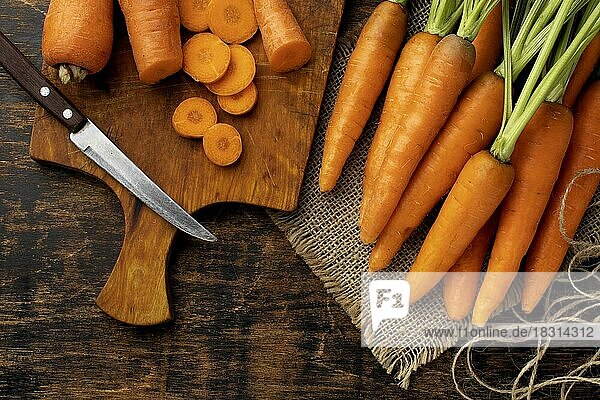 Bund frische Karotten Arrangement