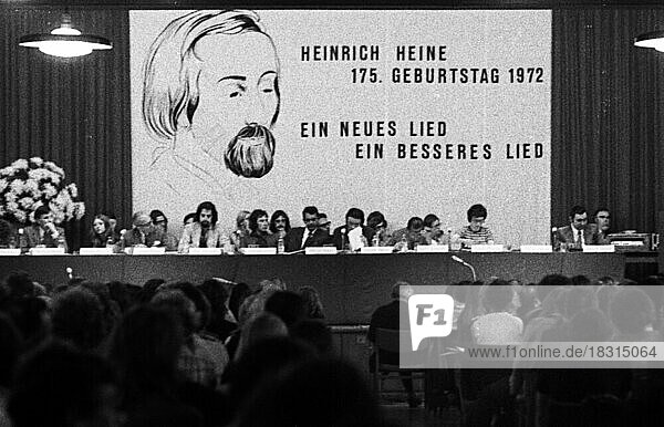 Die Wuensche der Professoren und Studenten zum 175. Geburtstag von Heinrich Heine am 6. 6. 1972 in Düsseldorf richteten sich zugleich an die Universitaet  die seinen Namen tragen sollte  Deutschland  Europa