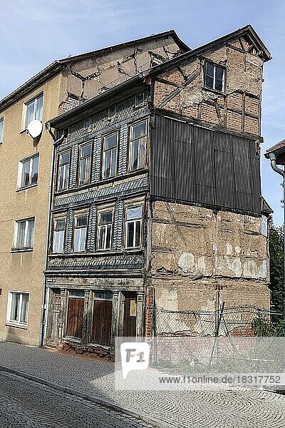 Altes verfallenes Haus in der Eisenacher Innenstadt  Eisenach  Thüringen  Deutschland  Europa