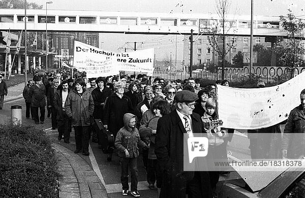 2000 steelworkers and their relatives demonstrated out of concern for their jobs at the Schalker Verein (Thyssen AG) in October 1981  Germany  Europe