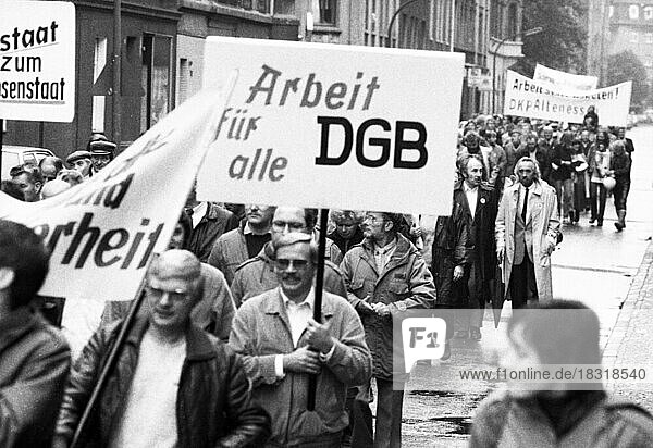 All individual trade unions in the DGB demonstrated together with about 50  000 participants in 1982 against unemployment  social cuts and social peace as well as missile armament  Germany  Europe