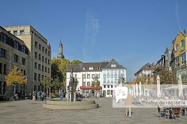 Kornmarkt with fountain and people  market place  Bad Kreuznach  Rhineland-Palatinate  Germany  Europe