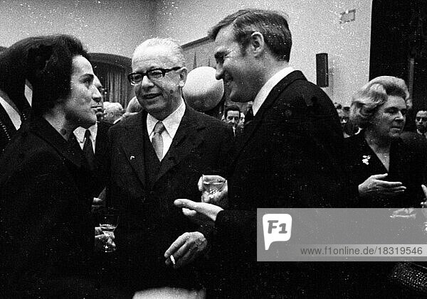Der Besuch des Bundespraesidenten Gustav Heinemann und seiner Frau Hilda am 9. 3. 1972 in Paderborn galt der Stadt  der auch der Wahlkreis des damaligen Kanzler-Kandidaten Rainer Barzel (CDU) war. Gustav Heinemann  Deutschland  Europa