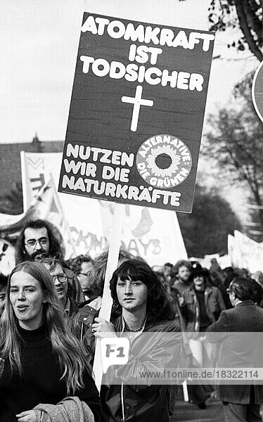 Mehr als 100.000 Menschen demonstrierten gegen Atomkraft am 14.100.1979 in Bonn  Deutschland  Europa