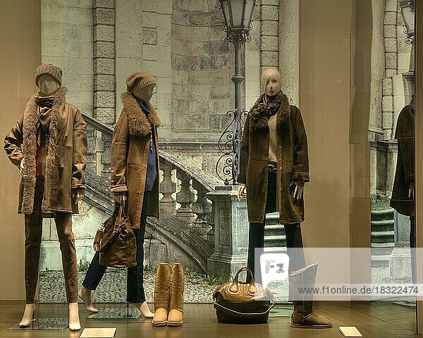 Schaufenster  Mode  Trends  Herbstmode  Wintermode  Einkauf  Einzelhandel  Wäsche  Kleidung  Textilindustrie