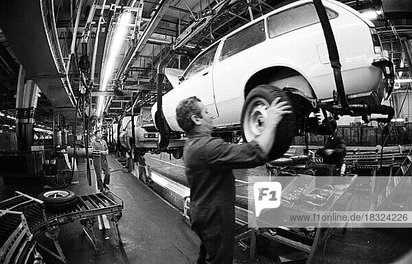 Production on the bodies of Opel AG vehicles in Plant I on 09.12.1975 in Bochum  Germany  Europe