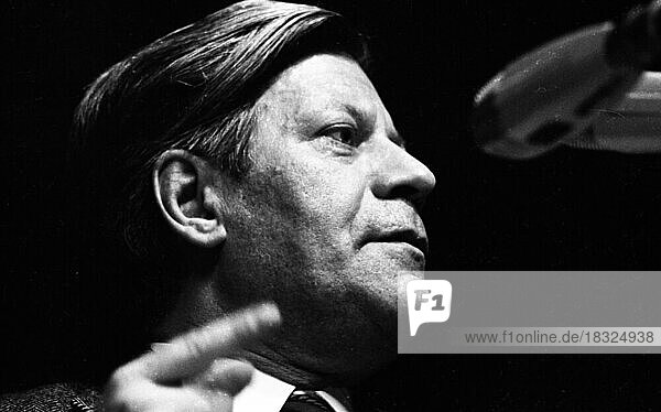 An election rally of the Social Democratic Party of Germany (SPD) on 23.4.1975 in the Westfalenhalle in Dortmund..Helmut Schmidt  Germany  Europe