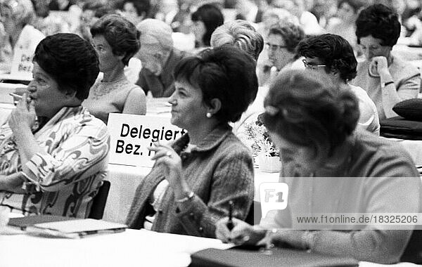 Zentrales Thema der 7. IG Metall-Frauenkonferenz  hier am 24. 9. 1970 in Dortmund  war das Erstreben der Lohngleichheit  Deutschland  Europa