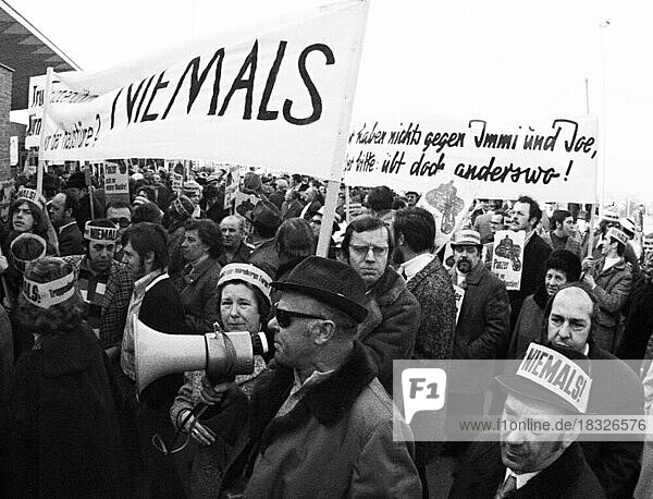 Gegen ein US-Truppenuebungsplatz im Nuernberger Reichswald protestierten am 14. 3. 1973 in Bonn mehrere hundert Buerger aus Nuernberg  Deutschland  Europa