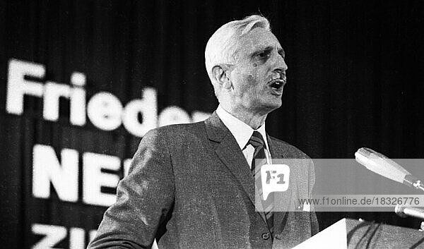 With a rally in Bonn on 11 March 1972  the Federation of Expellees (BdV) turned against the SPD/FDP government's treaties with the East. Herbert Hupka at the lectern  Germany  Europe