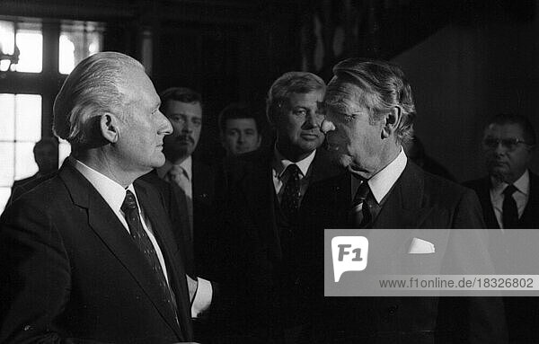 Den Besuch des wichtigen DDR-Politikers  Guenter Mittag  in Bonn nutzte der Krupp-Konzern zu Gespraechen in der Villa Huegel mit Berthold Beitz am 17.04.1980 in Essen  Deutschland  Europa