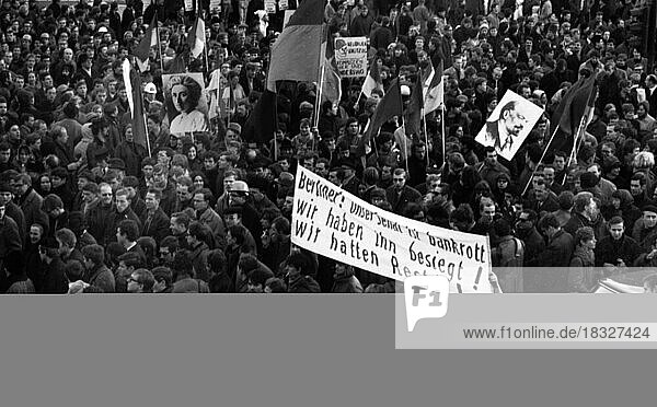 Der internationale Vietnamkongress 1968 und die anschließende Demo der Studenten der Technischen Universitaet Berlin und aus 44 Laendern war eines der wichtigen Ereignisse der 60er-Jahre und war praegend fuer die Studentenbewegung  Deutschland  Europa