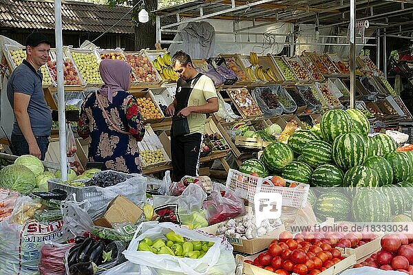 Obst- und Gemüsemarkt an der Straße  Kochkor  Kirgisistan