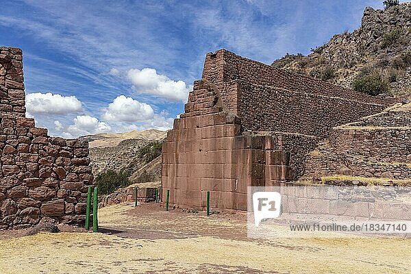 Portada de Rumicolca  auch Rumiqolqa  Huarcapay  Peru  Südamerika