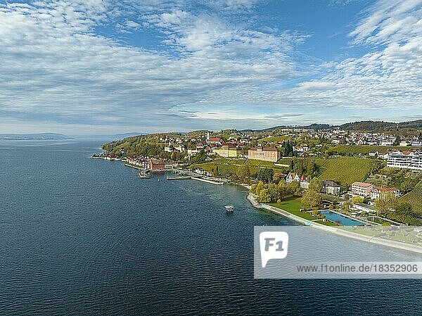 Town view of Meersburg with harbour and thermal baths  Lake Constance district  Baden-Württemberg  Germany  Europe