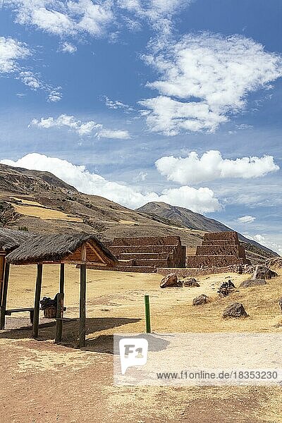Portada de Rumicolca  also Rumiqolqa  Huarcapay  Peru  South America