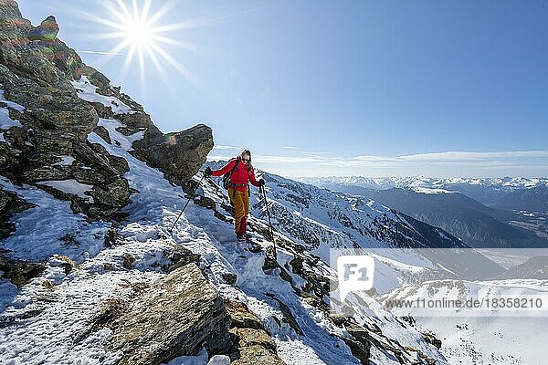 Ski tourers on the Mitterzeigerkogel  mountains in winter  Sellraintal  Kühtai  Tyrol  Austria  Europe