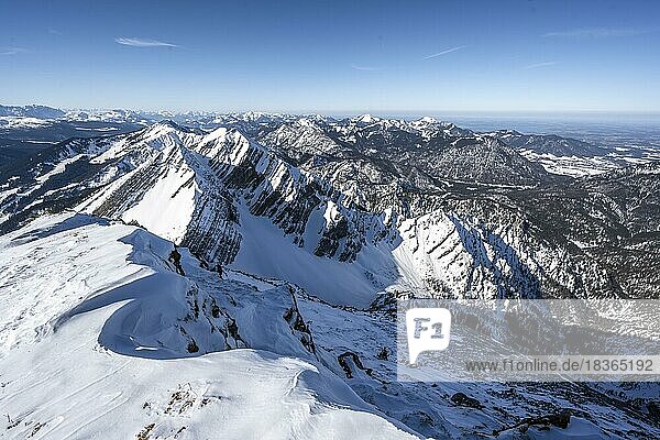View from the summit of the Sonntagshorn in winter  ski tour  snowy peaks of the Hirscheck and Vorderlahnerkopf in the back  mountain panorama  Chiemgau Alps  Bavaria  Germany  Europe