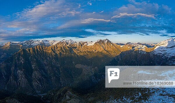 Luftaufnahme über den Bergen des Val Pontirone im Kanton Tessin  Schweiz  Europa