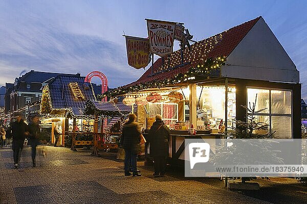 Weihnachtsmarkt auf der Emsbrücke  Rheine  Münsterland  Nordrhein-Westfalen  Deutschland  Europa