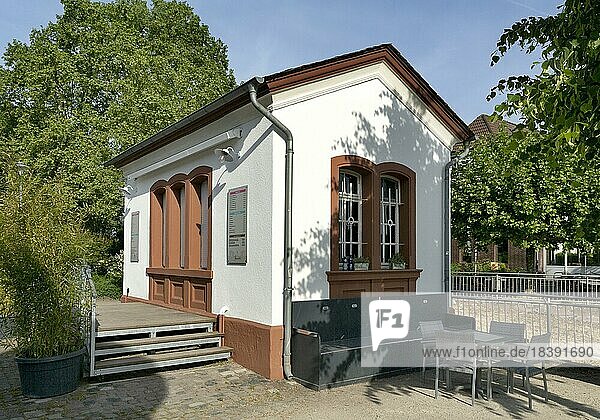Gelder- und Wachthaus on the banks of the Rhine  Worms  Rhineland-Palatinate  Germany  Europe