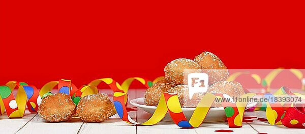 Banner mit kleinen deutschen traditionellen Berliner Pfannkuchen  einem mit Marmelade gefüllten Donut ohne Loch. Traditionell serviert während des Karnevals