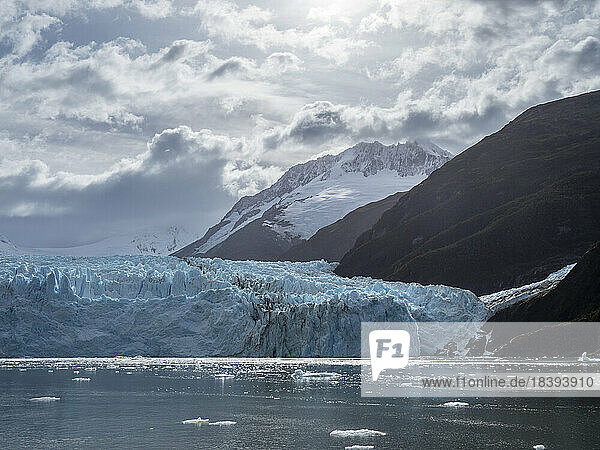 Ein Blick auf den Garibaldi-Gletscher im Albert de Agostini-Nationalpark in der Cordillera Darwin  Chile  Südamerika