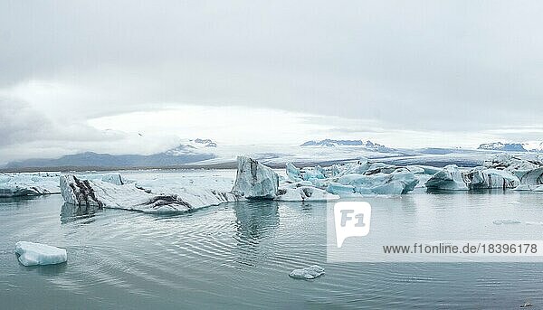 Jökulsarlon  glacial lake of Vatnajökull  Iceland  Europe