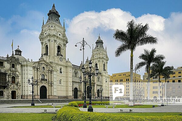 Basilica Metropolitan Cathedral of Lima  Plaza de Armas  Lima  Peru  South America