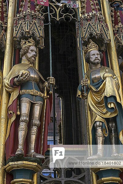 Figures at the Beautiful Fountain: King Arthur on the left  Gottfried von Boullion on the right  Hauptmarkt  Nuremberg  Middle Franconia  Bavaria  Germany  Europe
