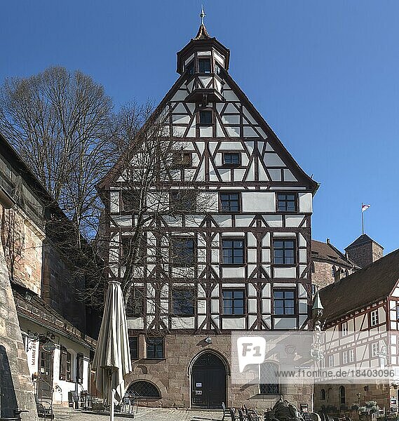 Pilatushaus  historisches Bürgerhaus von 1489  Tiergärtnertorplatz  Nürnberg  Mittelfranken  Bayern  Deutschland  Europa
