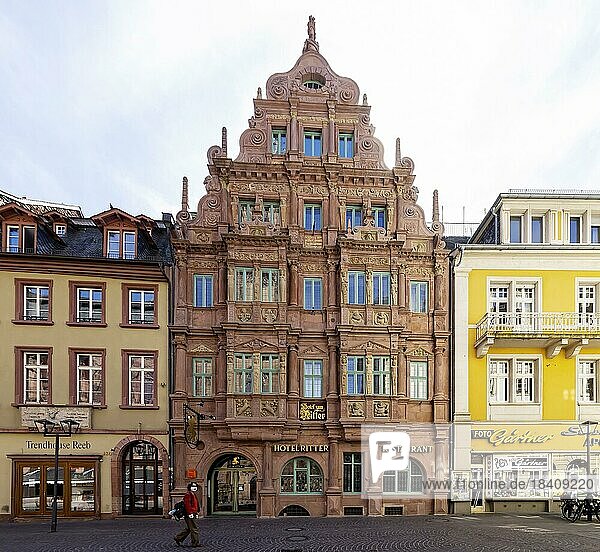 Haus zum Ritter  historische Fassade im Stil der Renaissance  ältestes erhaltene Wohnhaus der Altstadt  Stadtansicht von Heidelberg  Baden-Württemberg  Deutschland  Europa