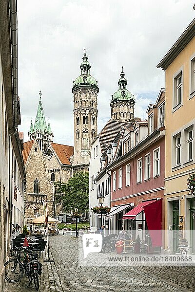 Mittelalterliche Altstadt mit dem Naumburger Dom St. Peter und Paul  Naumburg (Saale)  Sachsen-Anhalt  Deutschland  Europa