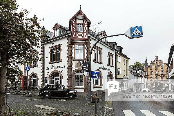 Kriminalhaus in Hillesheim  ein kriminelles Anwesen mit dem Café Sherlock  einer Buchhandlung und einem Archiv rund um Krimis  Hillesheim  Rheinland-Pfalz  Deutschland  Europa
