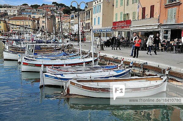 Cassis  the port