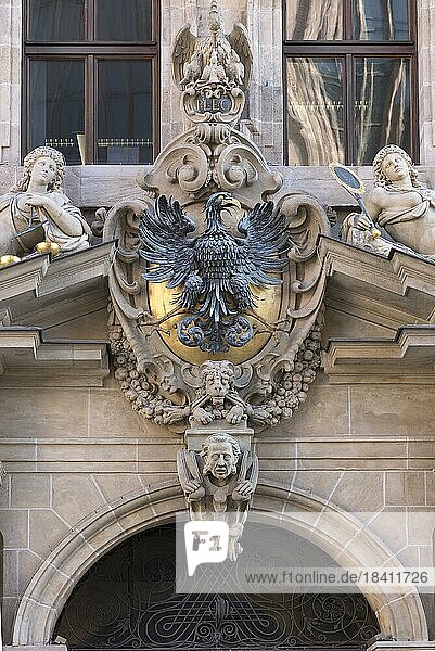 Mittleres Eingangsportal vom historischen Wolfschen Rathaus  gebaut 1622  Nürnberg  Mittelfranken  Bayern  Deutschland  Europa