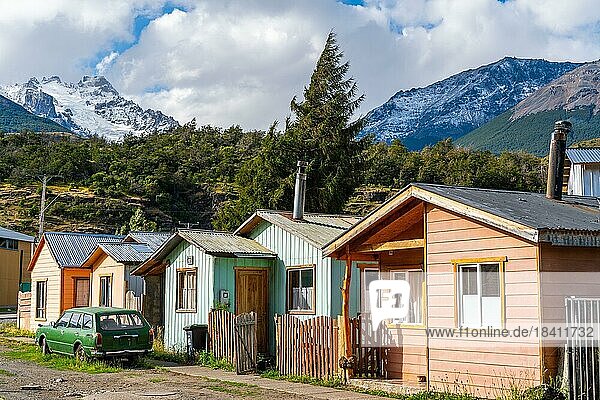 Holzhäuser im Dorf Villa Cerro Castillo  Cerro Castillo-Nationalpark  Aysen  Patagonien  Chile  Südamerika