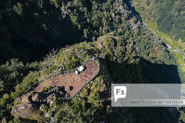 Luftaufnahme  Blick nach unten  Aussichtspunkt Miradouro dos Balcões  Madeira  Portugal  Europa