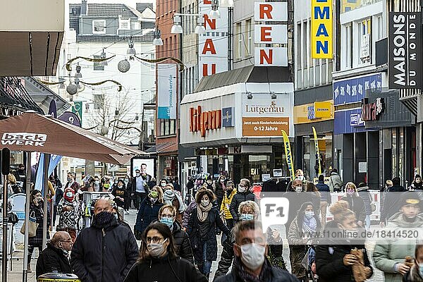 Maskenpflicht in der Fußgängerzone Ostenhellweg in Dortmund