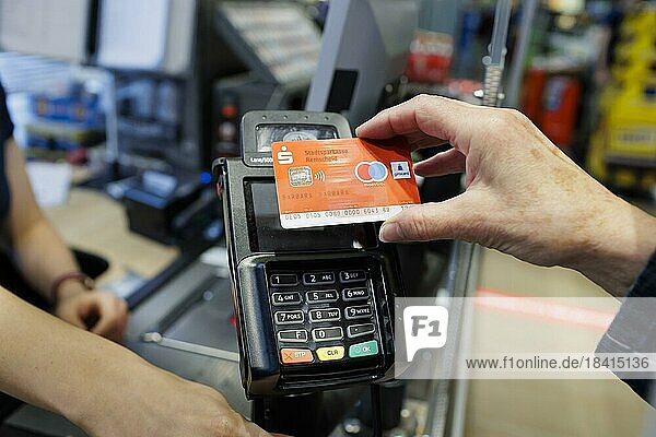 Payment with a girocard in the supermarket. Radevormwald  Germany  Europe