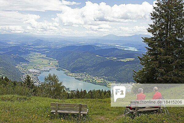 Blick von der Gerlitzen Alpe auf den Ossiacher See  Kärnten  Österreich  Europa