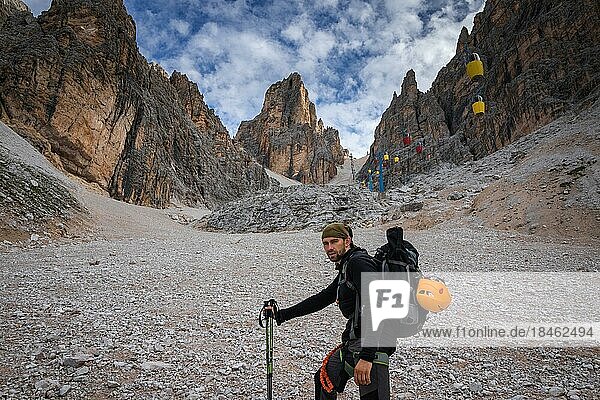 Tourist in inventory on the gutter trail with gondola lift to Forcella Staunies  Monte Cristallo Group  Dolomites  Italy  Dolomites  Italy  Europe