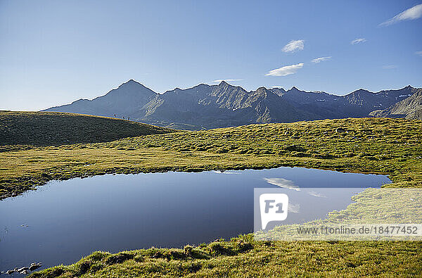 Österreich  Tirol  Blick auf kleinen Alpensee
