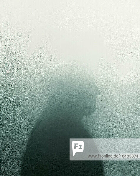 Schatten eines verschwindenden Mannes  der Tod oder Demenz symbolisiert