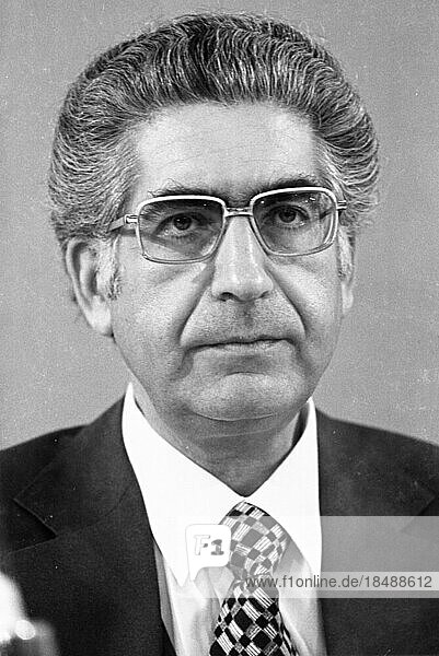 Personalities from politics  economy and culture from the years 1965-71. Gerhard Jahn SPD Minister d. 1998  DEU  Germany  Europe