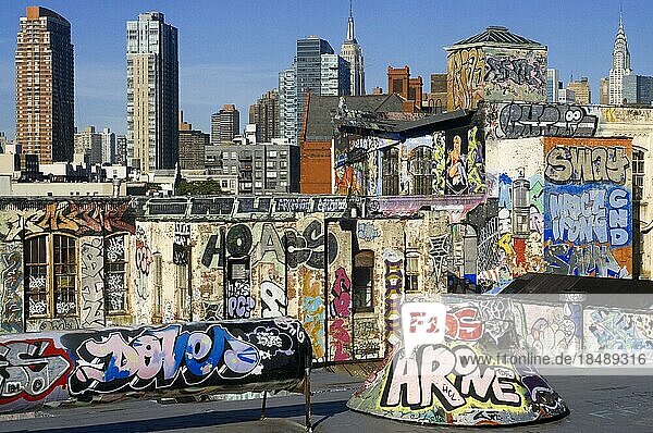 Graffiti  near PS1 and graffiti lovers  New York  USA  Nordamerika