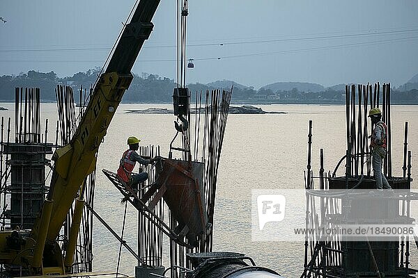 Construction workers busy build pillars of a bridge in the banks of Brahmaputra river on April 3  2023 in Guwahati  Assam  India  Asia